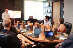 How to Craft Realistic Buyer Persona & 15 Examples